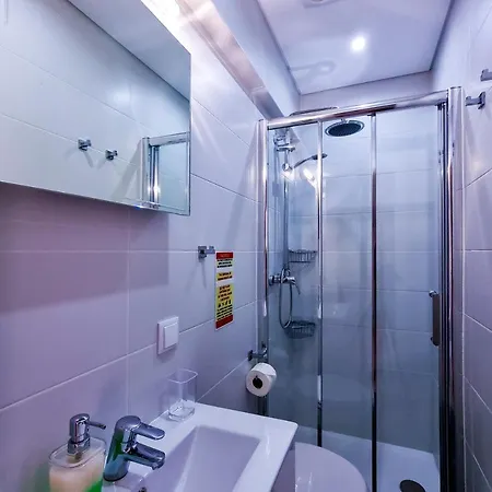 Lejlighed Flh Spacious Flat With Balcony