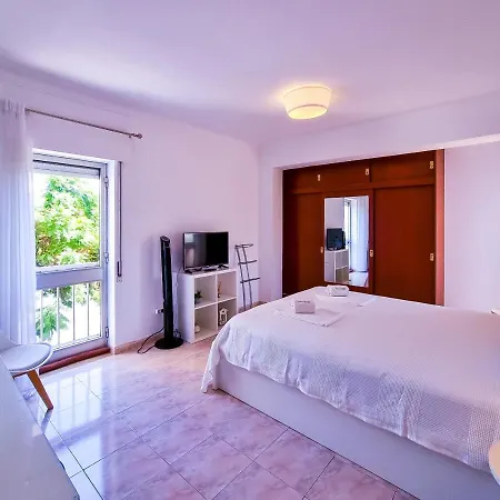 Lejlighed Flh Spacious Flat With Balcony